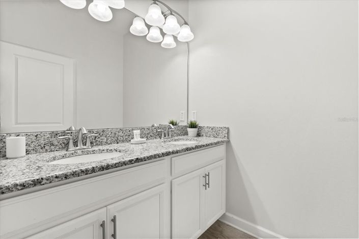 Image No.29-5 Bed Townhouse for sale