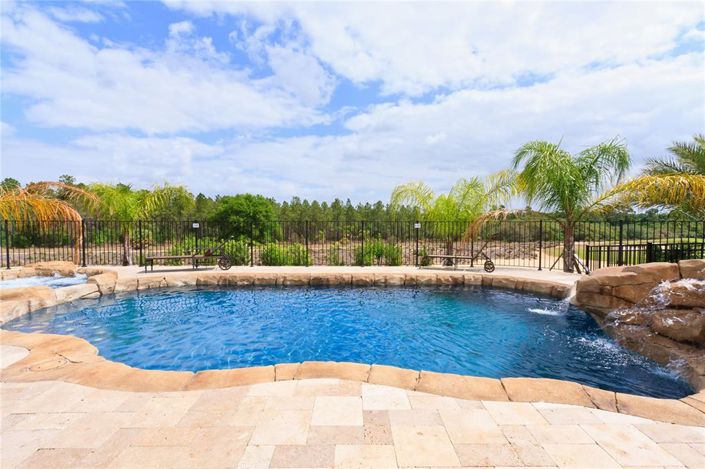 Image No.12-8 Bed Property for sale