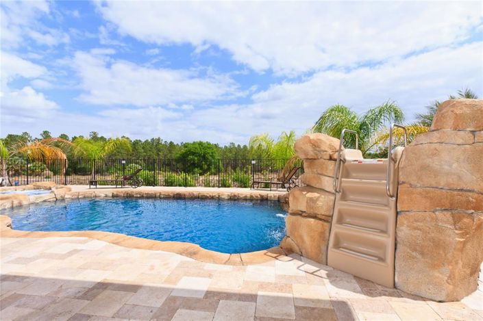 Image No.14-8 Bed Property for sale