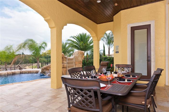 Image No.18-8 Bed Property for sale