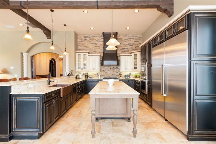 Image No.22-8 Bed Property for sale