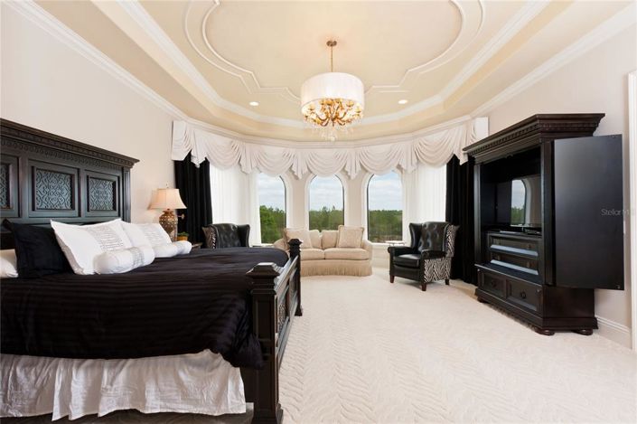 Image No.26-8 Bed Property for sale