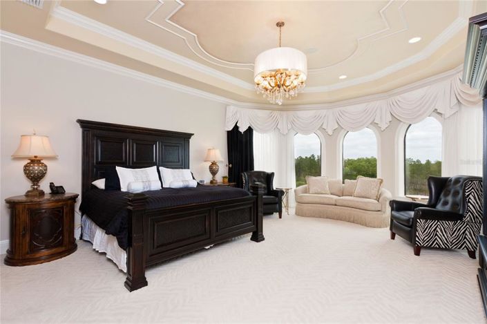 Image No.27-8 Bed Property for sale