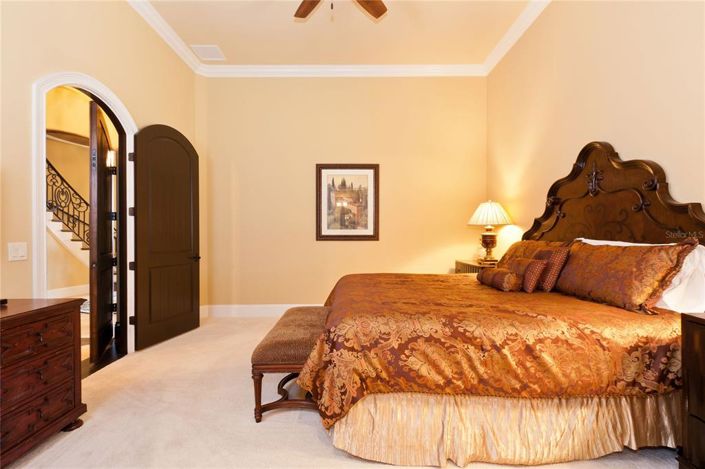 Image No.28-8 Bed Property for sale