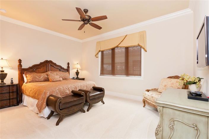 Image No.32-8 Bed Property for sale