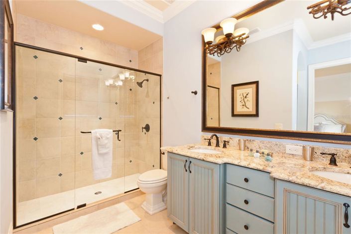 Image No.40-8 Bed Property for sale