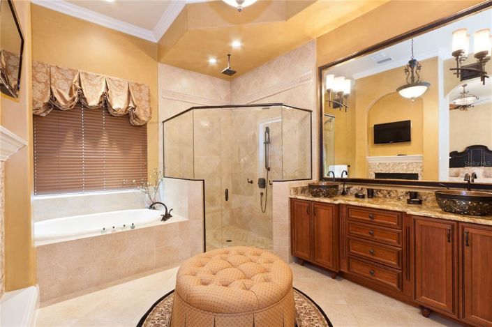 Image No.43-8 Bed Property for sale