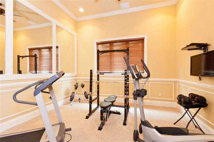 Image No.8-8 Bed Property for sale