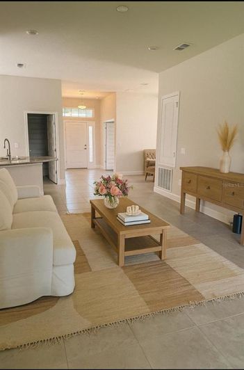 Image No.4-4 Bed Property for sale