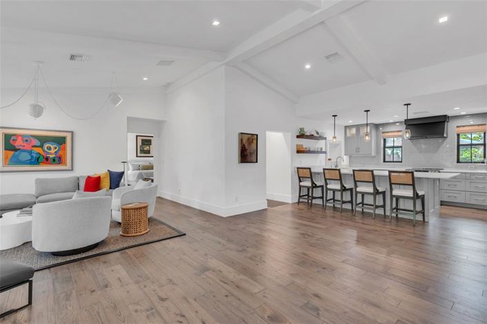 Image No.10-4 Bed Property for sale