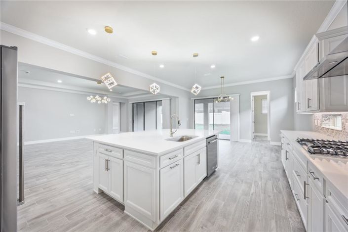 Image No.14-6 Bed Property for sale