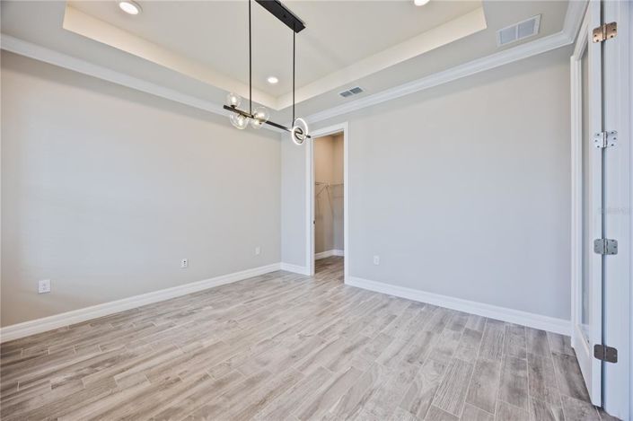 Image No.28-6 Bed Property for sale