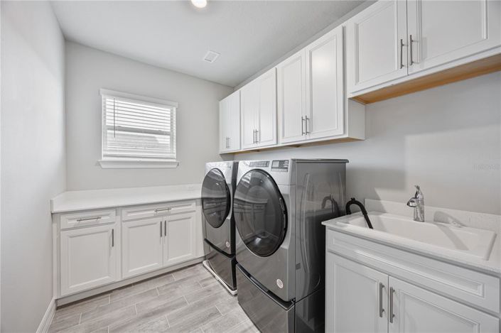 Image No.32-6 Bed Property for sale