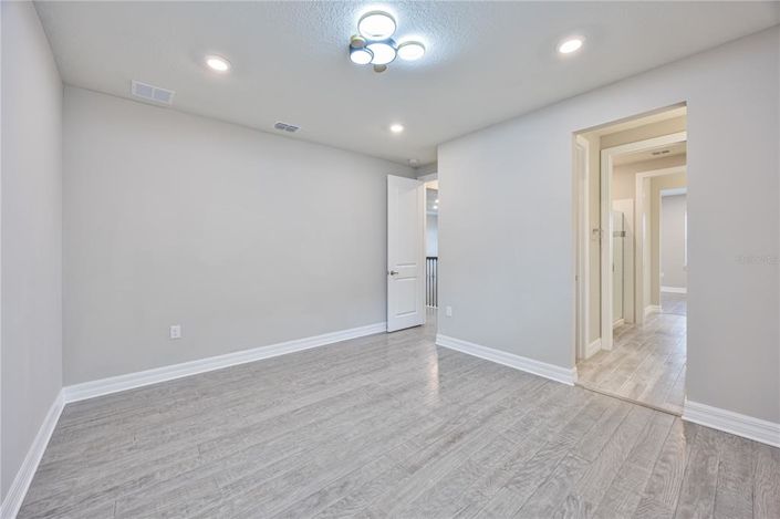 Image No.38-6 Bed Property for sale