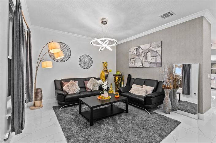 Image No.10-5 Bed Property for sale