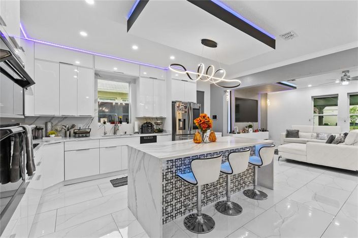 Image No.11-5 Bed Property for sale