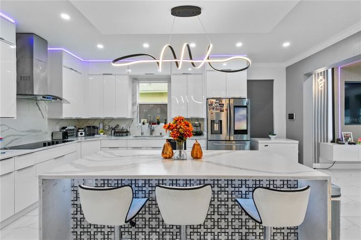 Image No.12-5 Bed Property for sale