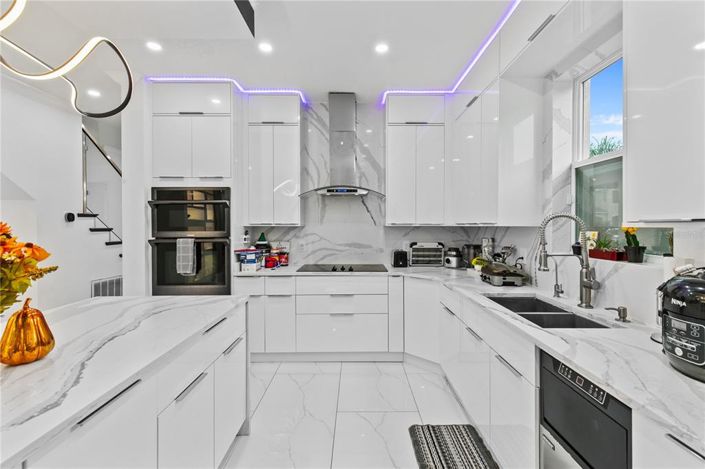 Image No.14-5 Bed Property for sale