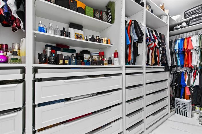 Image No.30-5 Bed Property for sale