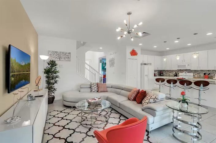 Image No.2-5 Bed Property for sale