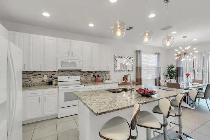 Image No.5-5 Bed Property for sale