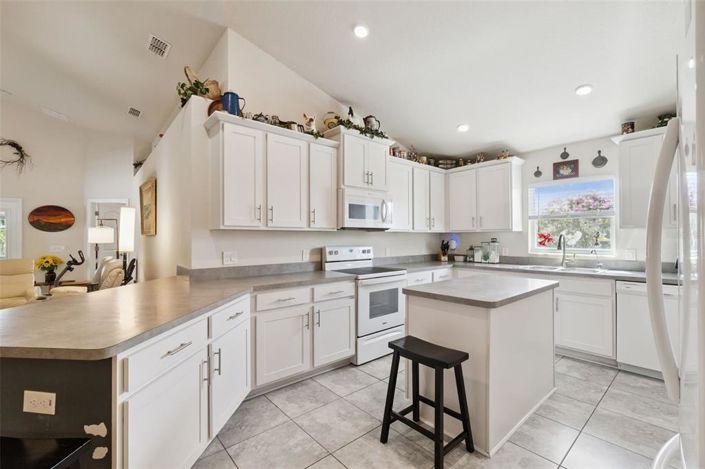 Image No.2-4 Bed Property for sale