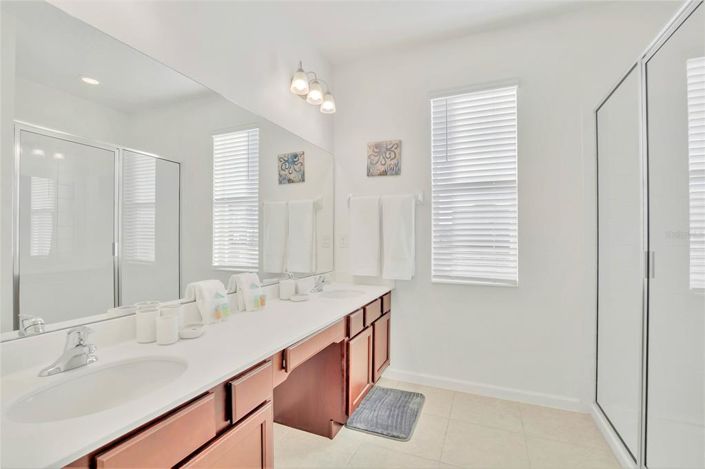 Image No.15-8 Bed Property for sale