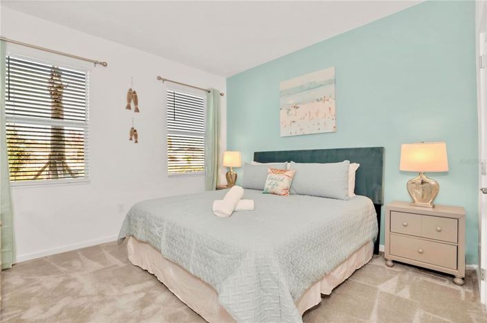 Image No.18-8 Bed Property for sale