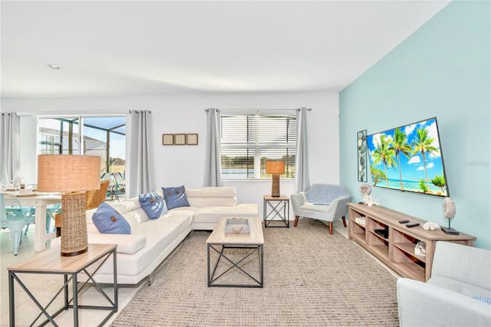 Image No.2-8 Bed Property for sale