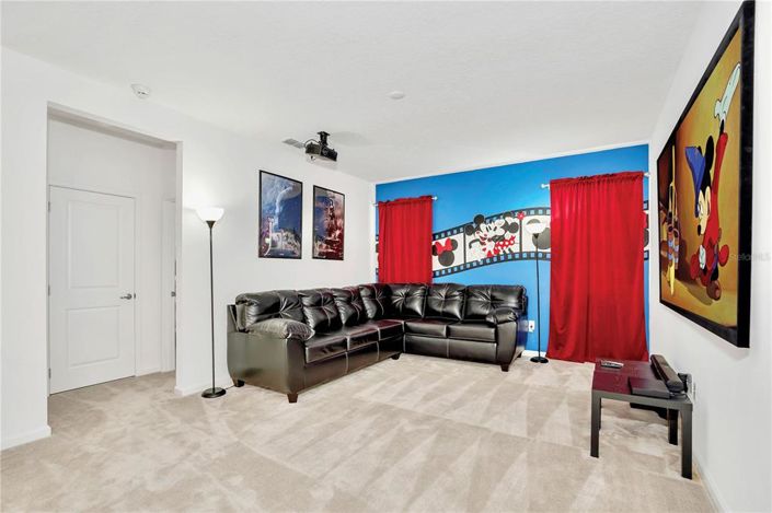 Image No.24-8 Bed Property for sale