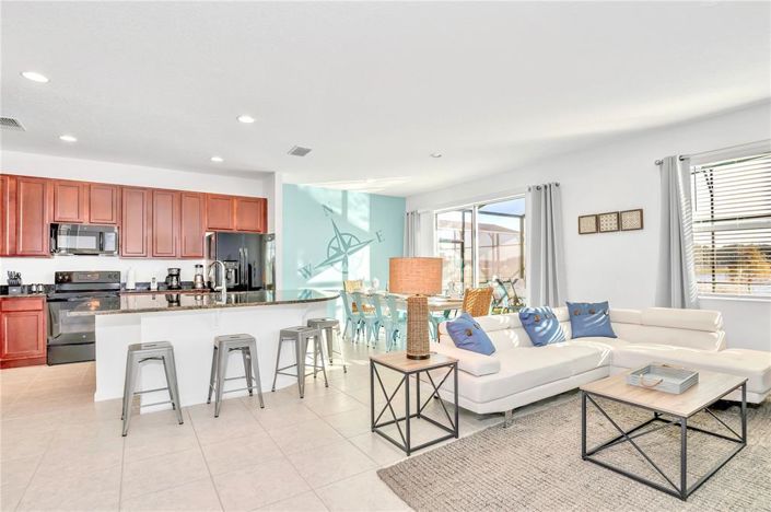 Image No.4-8 Bed Property for sale