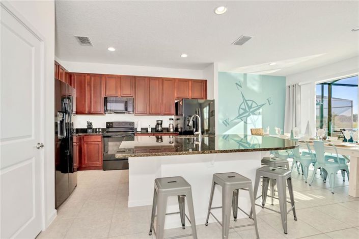 Image No.5-8 Bed Property for sale