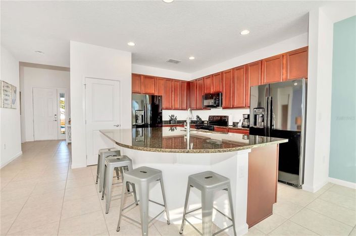 Image No.6-8 Bed Property for sale