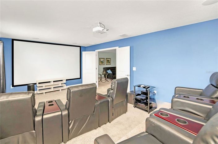 Image No.10-8 Bed Property for sale