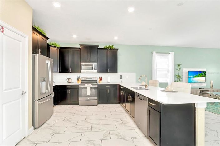 Image No.3-8 Bed Property for sale