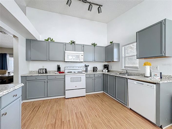 Image No.14-3 Bed Property for sale