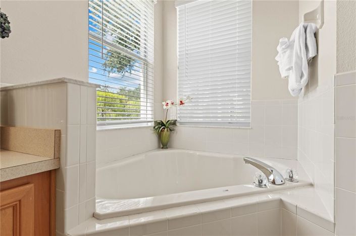 Image No.17-4 Bed Property for sale