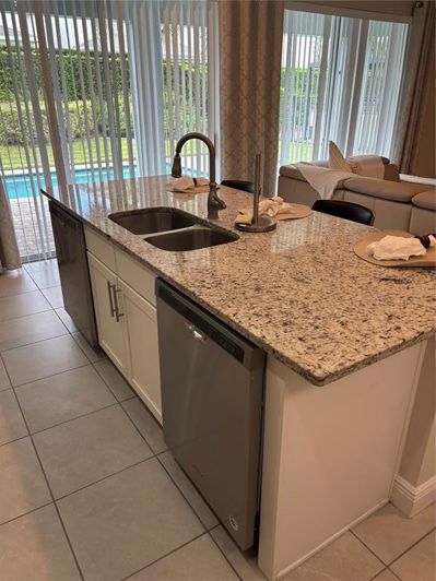 Image No.16-6 Bed Property for sale