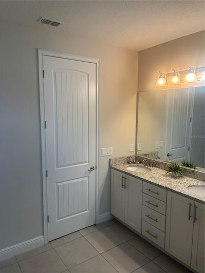 Image No.30-6 Bed Property for sale