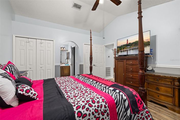 Image No.16-4 Bed Property for sale