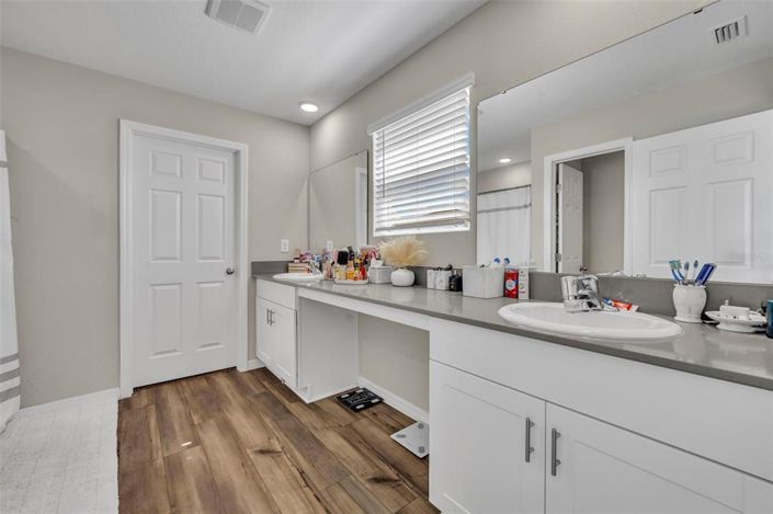 Image No.25-5 Bed Property for sale