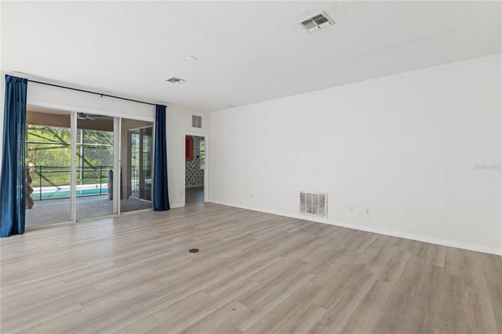 Image No.4-4 Bed Property for sale