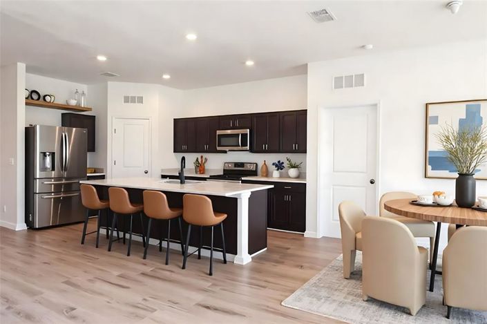 Image No.2-4 Bed Property for sale