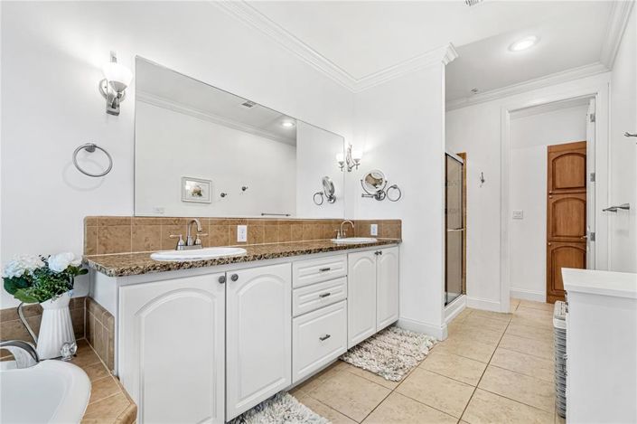 Image No.26-3 Bed Townhouse for sale