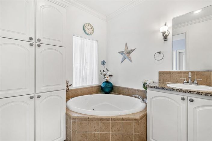 Image No.27-3 Bed Townhouse for sale