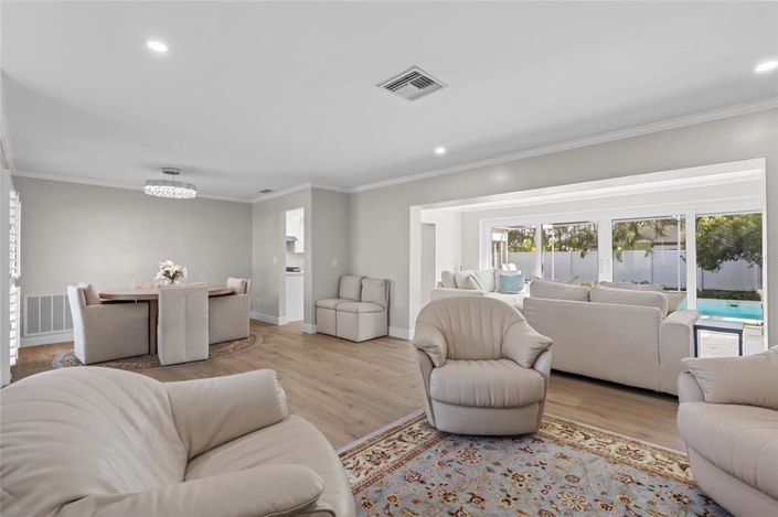 Image No.10-2 Bed Property for sale