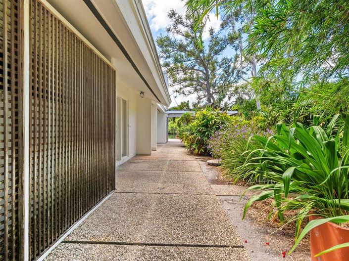 Image No.11-3 Bed Property for sale