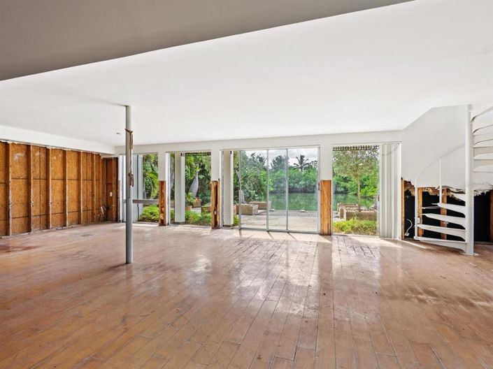 Image No.17-3 Bed Property for sale