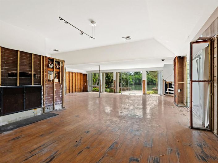 Image No.22-3 Bed Property for sale