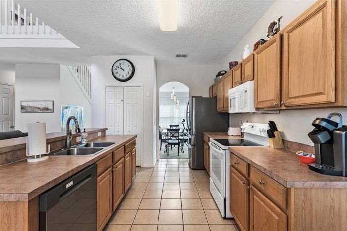 Image No.10-5 Bed Property for sale